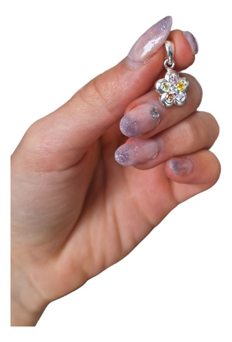 Dije Flor. Con Cubis Zircon. Plata 925