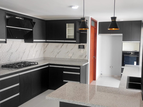 Imagen 6 de 27 de Valle De Los Chillos, A 5 Minutos Del Colibrí, Urb. Banco De Fomento, Preciosa Casa Por Estrenar, Totalmente Independiente Full Acabados, Cerca Al Supermaxi, Gestionamos Tu Crédito.
