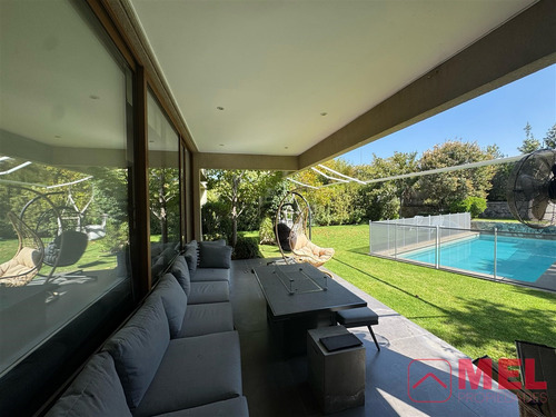 Casa En Arriendo De 5 Dorm. En Chicureo, Colina