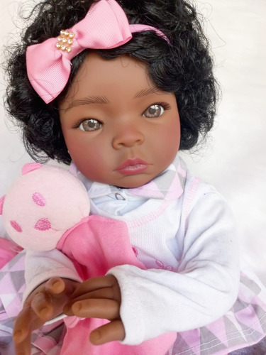 Imagem 3 de 7 de Boneca Negra Bebê Realista Menina Princesa Reborn Acessórios