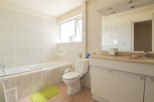 Imagen 20 de 21 de Preciosa Casa Tres Pisos, Con Excelentes Espacios Y Piscina.