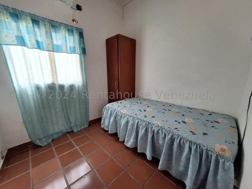 Apartamento Tipo Estudio En Alquiler Santa Rita Av Principal Baño Cocina Estacionamiento Estef 25-13994