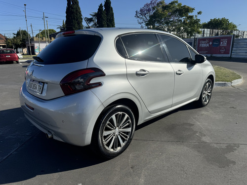 Peugeot 208 1.6 Feline