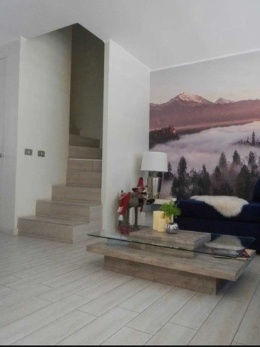 Casa En Venta De 3 Dorm. En Peñalolén