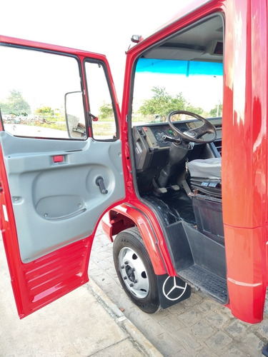 Imagem 8 de 14 de Mercedinha 710 Plus 2004