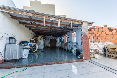 Taller Con Vivienda En Caba: Lote Propio, Terraza Y Quincho