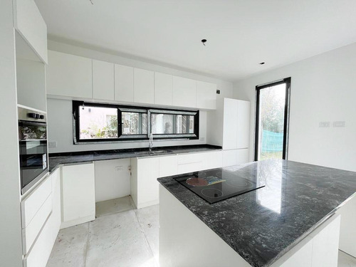 Imagen 11 de 28 de Casa En Venta En El Canton Barrio Norte A Estrenar Lote Interno Con Vista A Laguna!