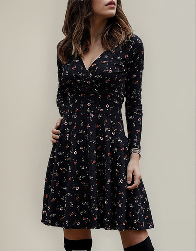 Mini Vestido Estampado Floral Con Cuello En V Profundo Y Dob