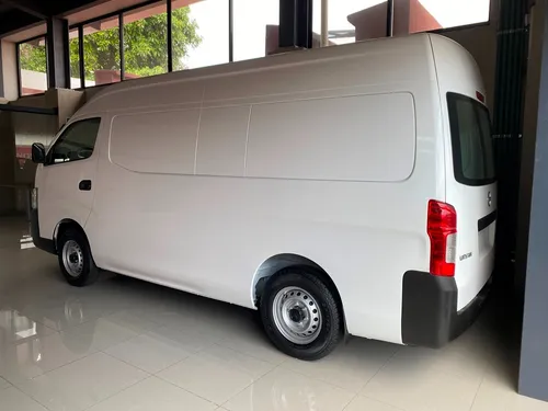 Nissan Urvan 2.5 Panel Amplia Aa Mt