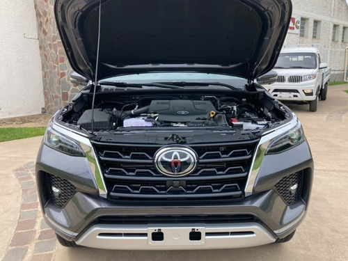 Imagen 19 de 19 de Toyota Sw4 2.8 Tdi 6 A/t 7 Asientos Srx 4x4 0km My2023