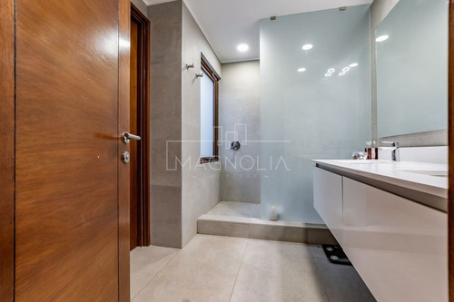 Casa En Venta De 4 Dorm. En Lo Barnechea