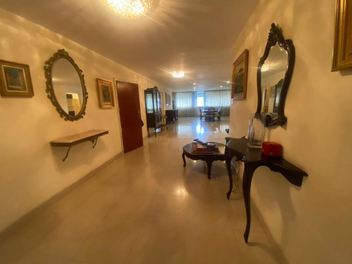 Vendo Espacioso Penthouse En Los Dos Caminos. Ubicacion Privilegiada. 167 Mts. 2/2/1pe