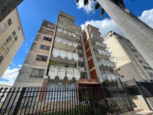 Rah Norma Piña Vende Amplio Y Comodo Apartamento Para Remodelar En Trigal Centro, Valencia 24-5149