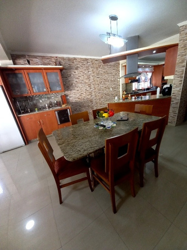 Vendo Preciosa Casa Con Piscina En La Boyera. 510 M2
