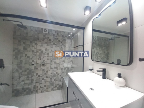 Imagen 14 de 27 de Vende Apartamento De 2 Dormitorios Y Medio En Chiverta, Reciclado Completo. Punta Del Este