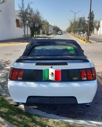 Ford Mustang 2000 Tipo Versión Cobra Color Blanco Y Negro