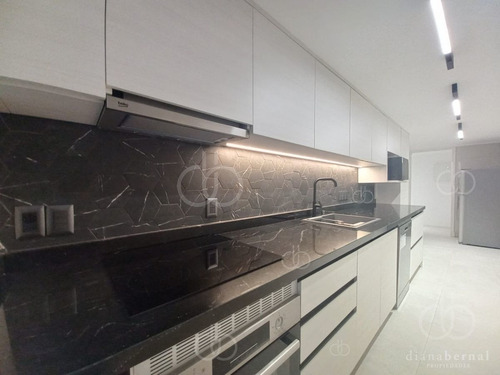 Imagen 5 de 27 de Vende Apartamento De 2 Dormitorios Y Medio En Chiverta, Reciclado Completo. Punta Del Este
