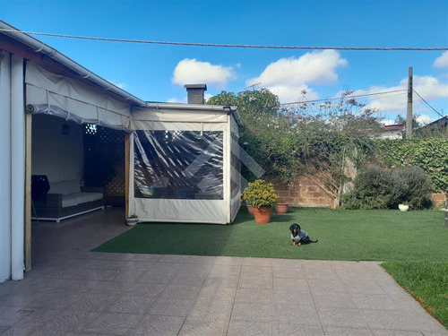 Casa En Venta De 4d Y 3b En Sector Valencia, Quilpué