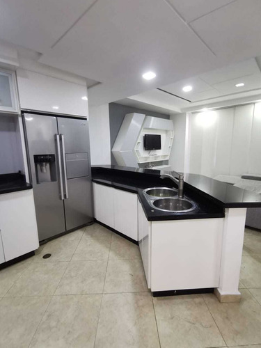 Imagen 2 de 13 de María Meléndez Vende Lujoso Apartamento El Parral Res Merlot