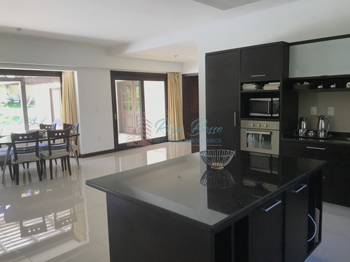 Casa En Golf, 6 Dormitorios *- Ref: 6099
