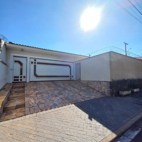 Excelente Casa, Com Grande Área De Lazer