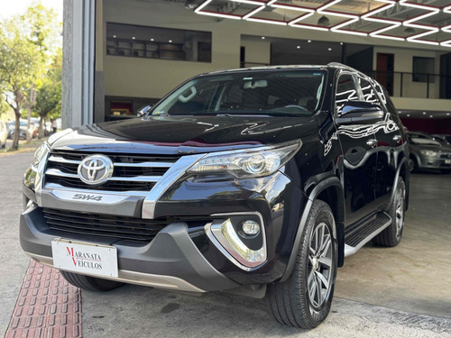 Toyota Hilux SW4 2.8 SRX 4X4 7 LUGARES 16V TURBO INTERCOOLER DIESEL 4P AUTOMÁTICO