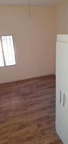 Imagen 7 de 14 de Máximo Tajes Y Lancasteriana, Casa Reciclada A Estrenar.