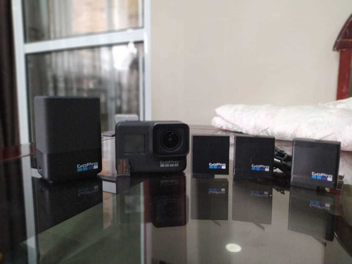 Go Pro Hero 7 Black +cartão 128gb+ 3 Baterias (originais)