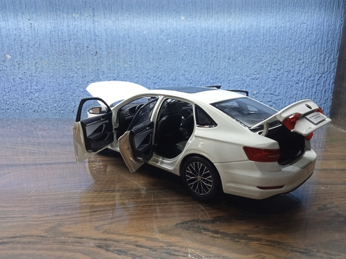 Volkswagen Jetta/sagitar Escala 1/18 1:18 1 18 Blanco (Usado)
