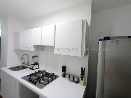 Imagen 10 de 30 de Moderno Y Remodelado Apartamento En Venta Con Conexión A Planta Electrica En El Este De Barquisimeto Lp 245899