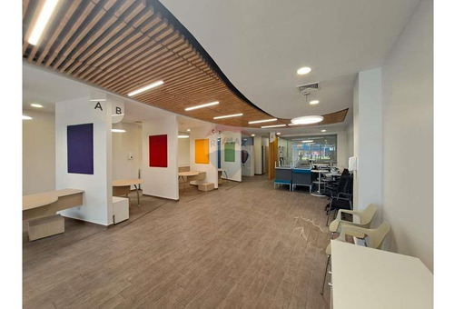 Amplio Local Comercial En Av. Las Condes