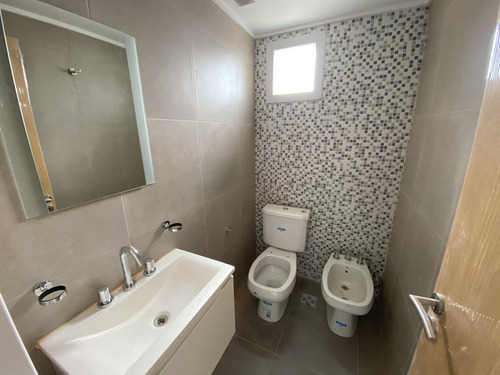 Departamento En Venta 2 Dormitorios 2 Baños Abasto A Estrena