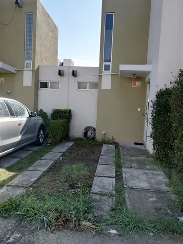 Se Renta Casa Amueblada, Con Estacionamiento, Jardín Y Vigi
