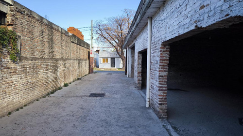 Venta Terreno Con Cocheras En Barrio Alberdi