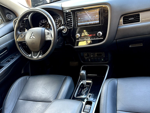 Mitsubishi Outlander 3.0 MIVEC V6 GASOLINA HPE-S AWD AUTOMÁTICO