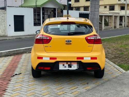 Taxi Kia Rio R Hatchback 2012 Con Puesto