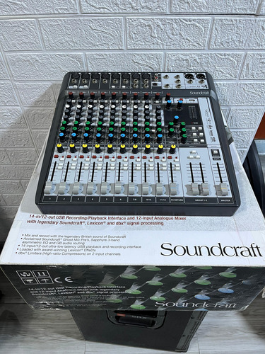 Consola Soundcraft Signature 12 Mtk De Mezcla 220v (Usado)
