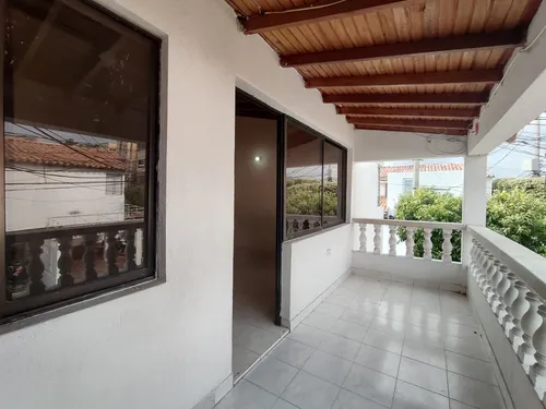 Casa En Arriendo En Avenida Libertadores. Cod A30663