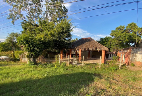 Terreno En El Coacoyul, A Pie De Carretera, Ideal Para Restaurant