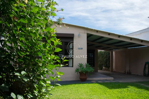 A 300 Metros Del Mar