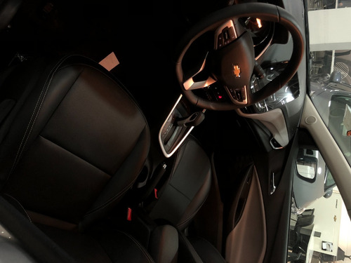 Imagen 9 de 20 de Chevrolet Onix 1.0 Turbo Premier A T