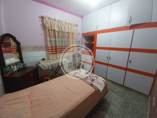 En Venta Hermosa Y Amplia Casa Ubicada En Barrio Lourdes Maracay 03js