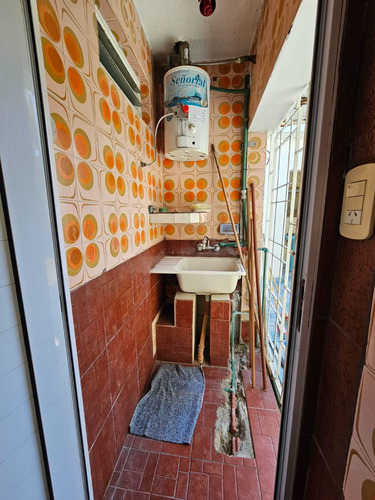 Venta Casa 4 Ambientes Con Consultorio Instalado. Fondo Libre Con Galería. Berazategui Oeste