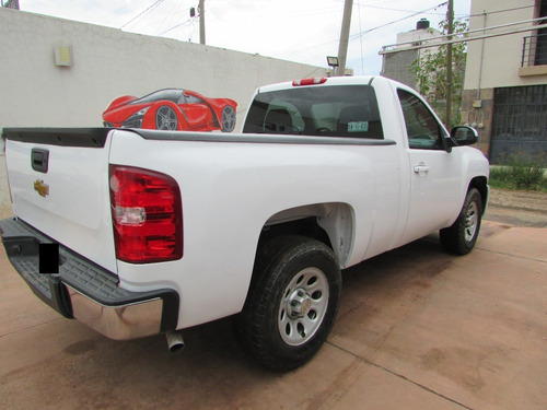 Imagen 3 de 15 de Chevrolet Silverado 2013 1500 V6