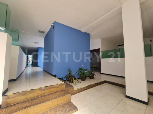 Local Comercial Con Oficinas Y Bodega En Colonia Chulavista Puebla