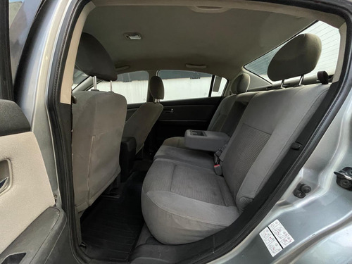 Nissan Sentra 2.0 Emotion Mt