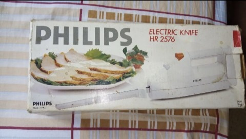 Cuchillo Eléctrico Philips 4 Cuchillas