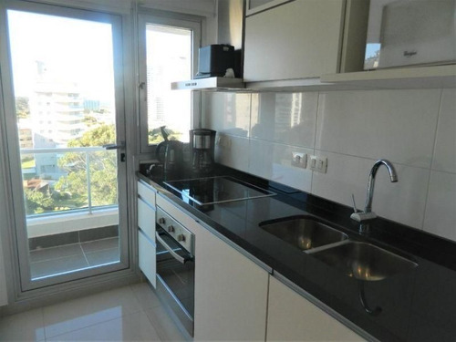 Apartamento En Alquiler Por Temporada De 2 Dormitorios En Playa Brava