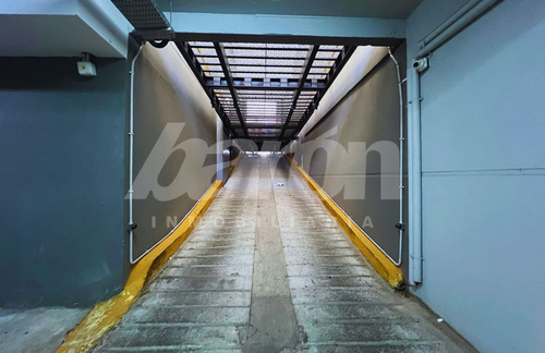 Cochera En Venta Sobre Av. Yrigoyen En Lomas De Zamora