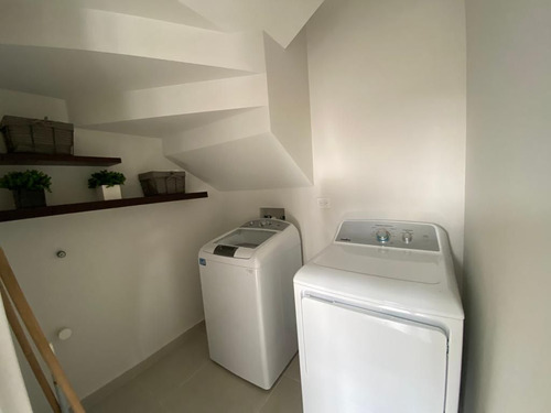 Preciosa Casa En Sonterra, 3 Recamaras, 2.5 Baños, Jardín, Alberca